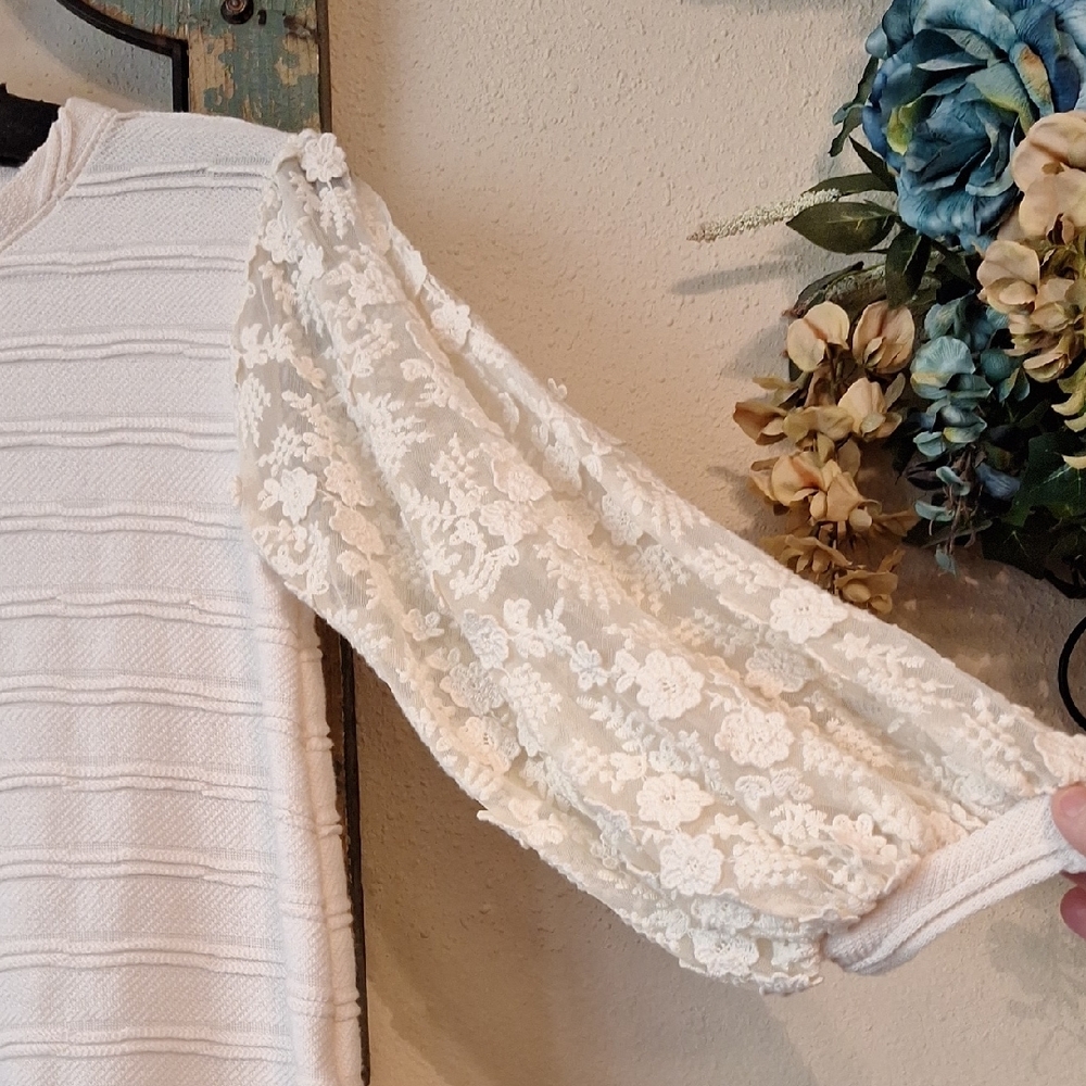 🔥🔥CLEARANCE🔥 Anthropology eri + ali Chic Lace Sleeve Sweater. Size XS - Picture 7 of 10